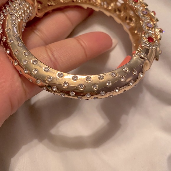 Peacock Clasp Bracelet - Picture 6 of 6